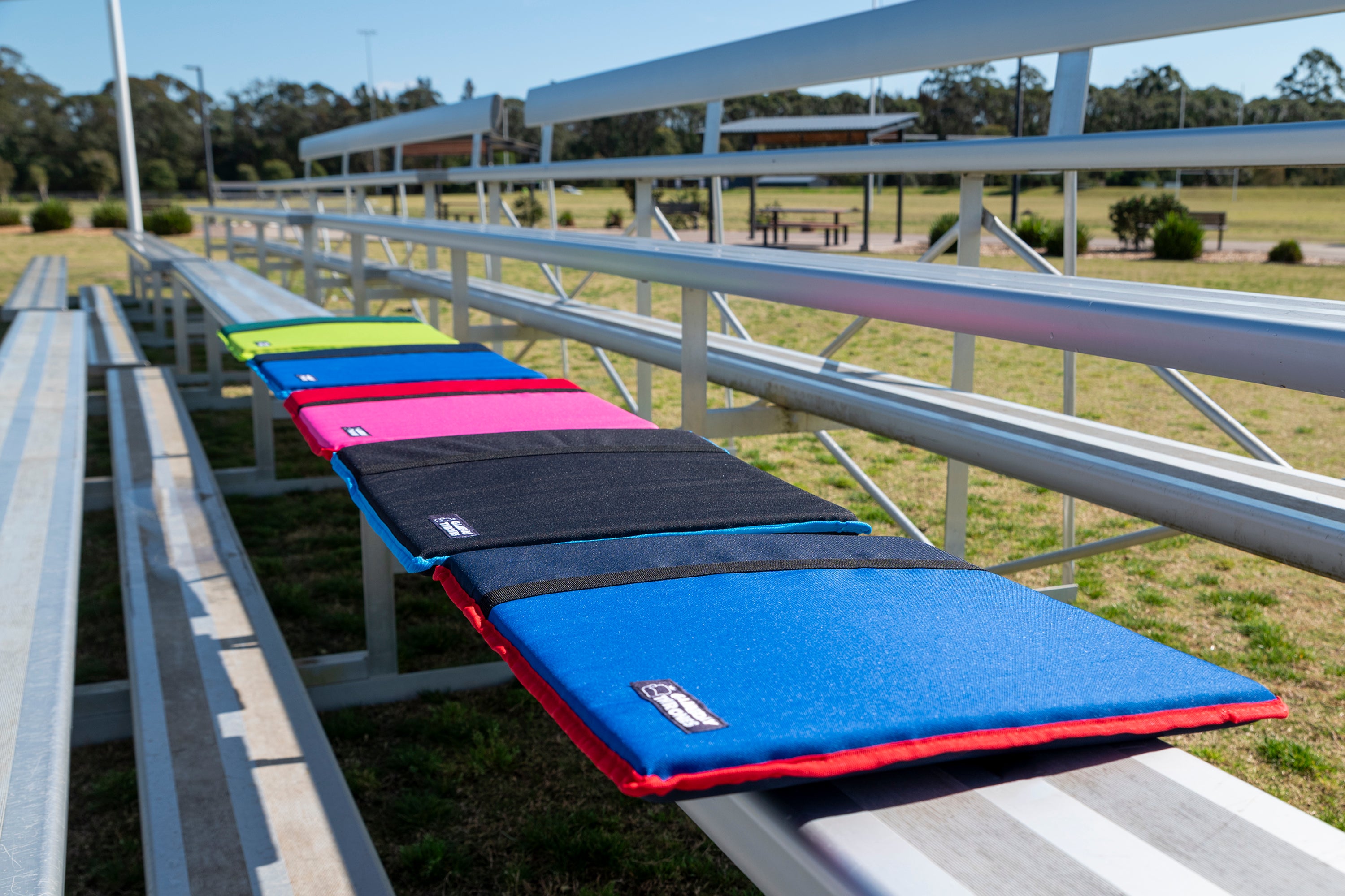 Gameday Throwdown™ - Lightweight Cushioned Base - The Gamebreaker (Navy/Blue/Red)