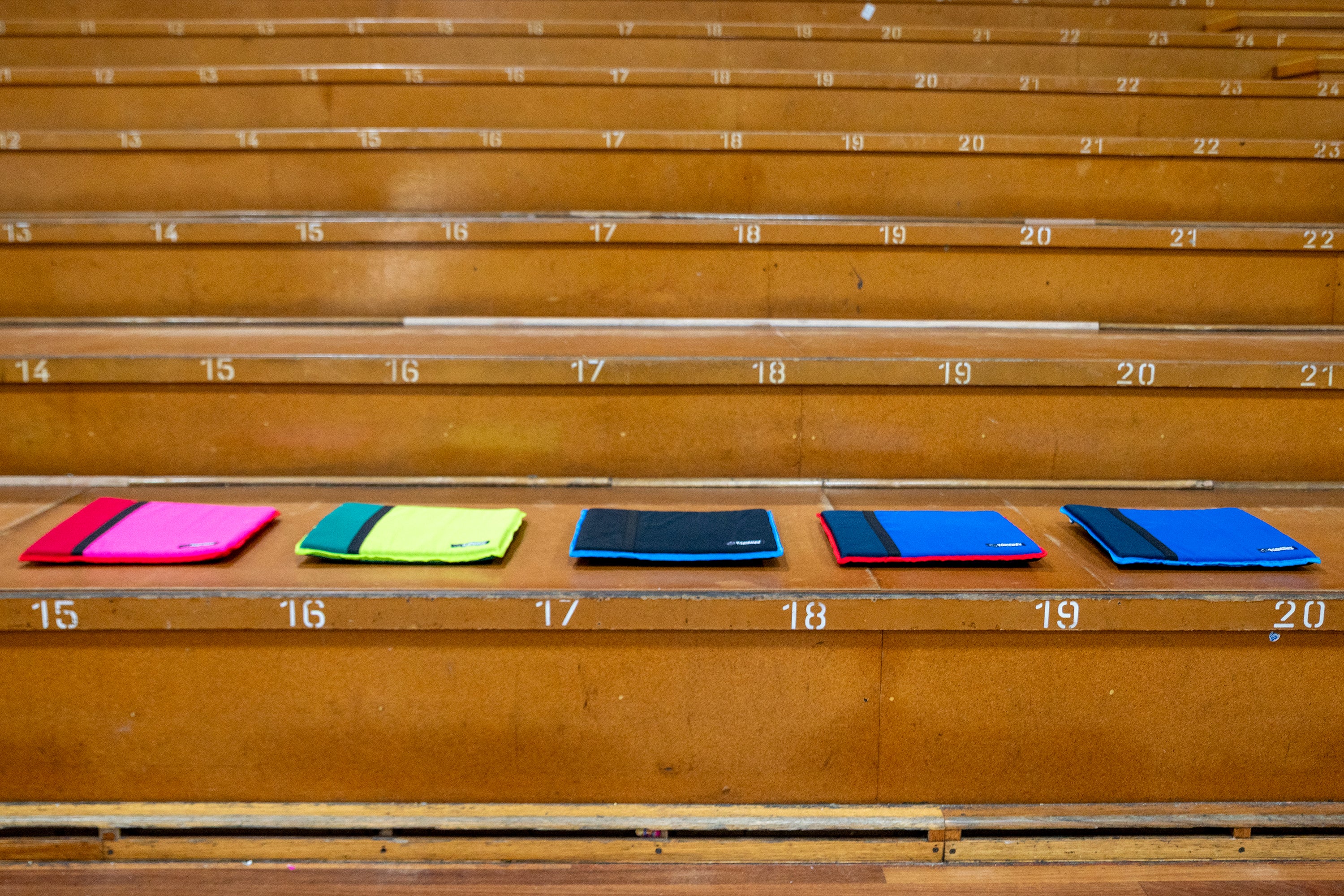 Gameday Throwdown™ - Lightweight Cushioned Base - The Icebreaker (Navy/Blue)